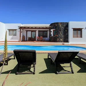 casa-mina-la-oliva.in-canary-islands.com/